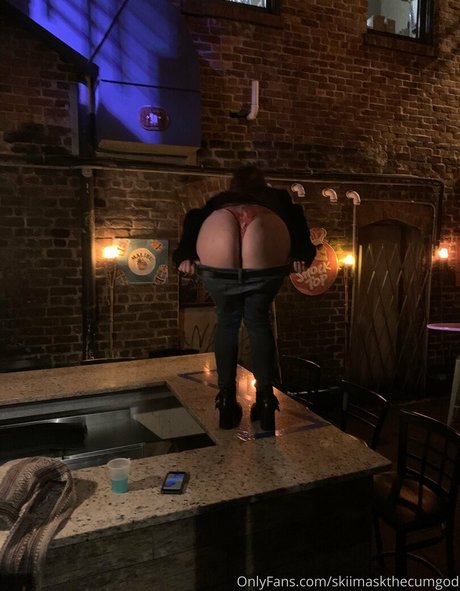 skiimaskthecumgod estrella desnuda fotos