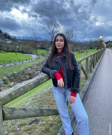 Giulia Daqna hd actress pictures