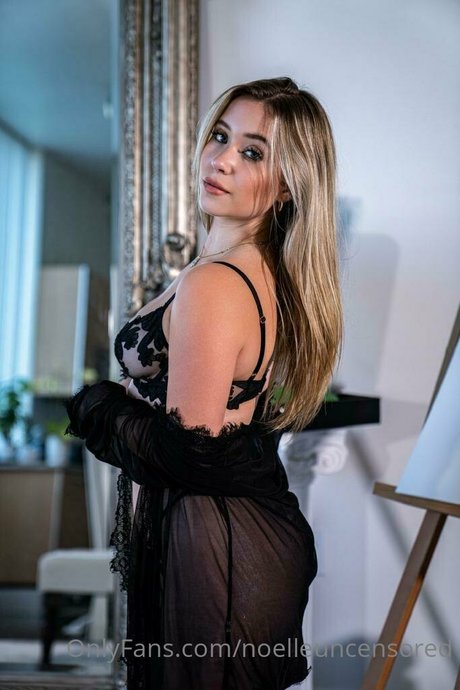 Vanessa Violet adult model gallery