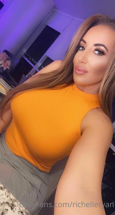 Richelle Ryan star sexy pictures