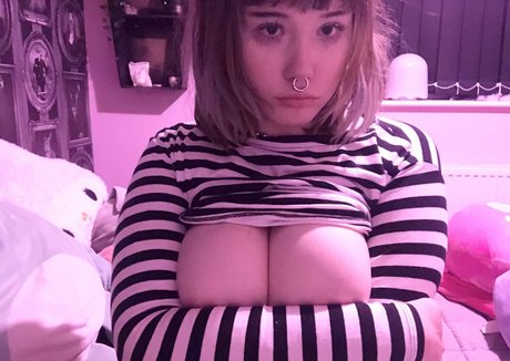 Tinyfawnn nude actress pics