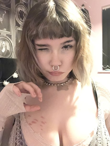 Tinyfawnn top profile image