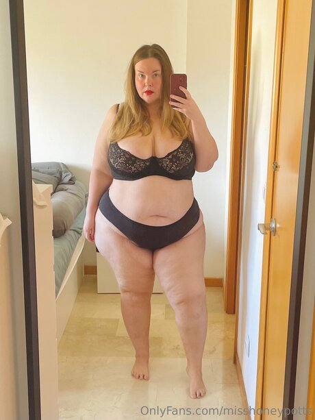 Miss HoneyPotts hot model picture