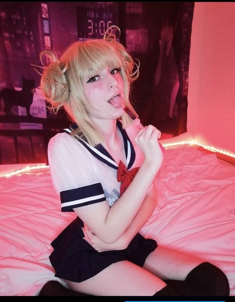 Meido Moon nude actress picture