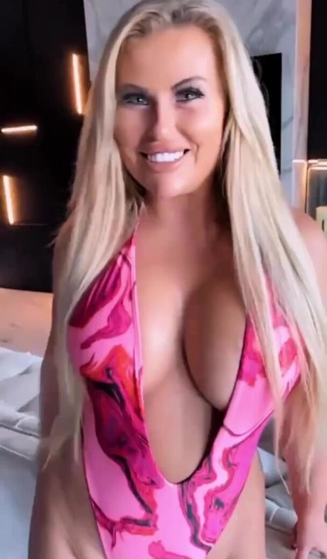 Emily Blake nice model image