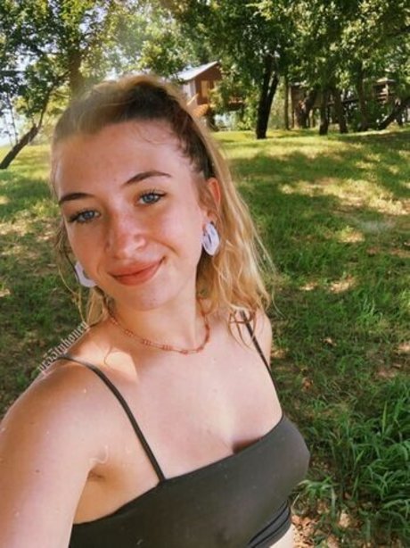 Pr33tyhoney sex pornstar photo