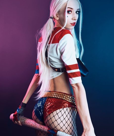 WhiteFox model naked image