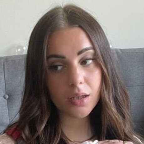Tavia Sky model naked galleries