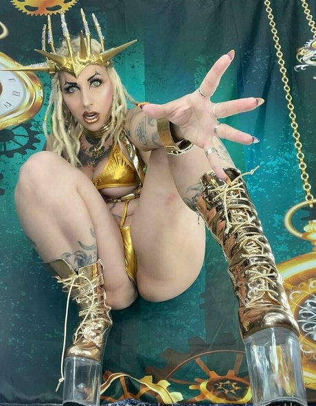 Xzanthia naked model picture