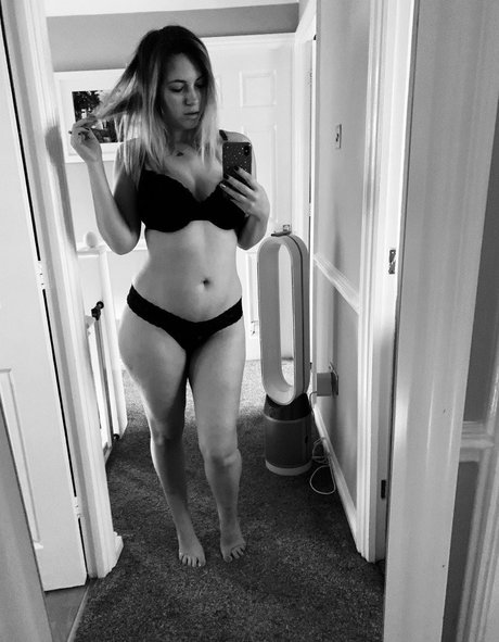 Sophia Knight adult actress img