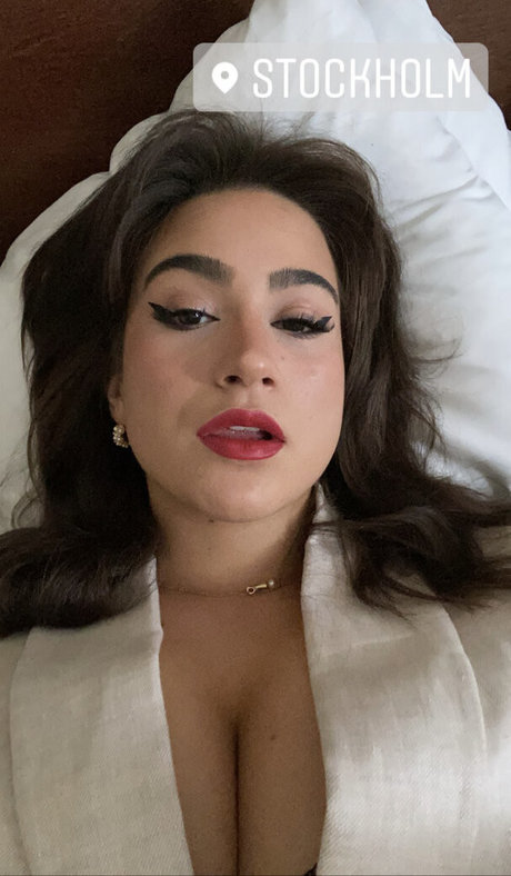 Sara B xxx pornstar image