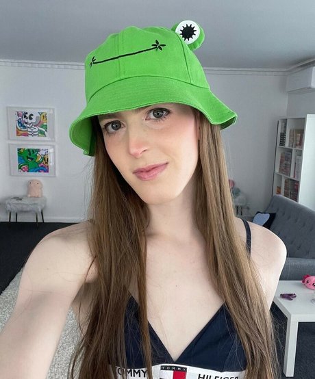 lilhyper hd pornstar photos