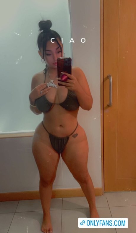 itsashleymedina nude model image