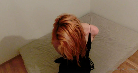 saitress nude model archive