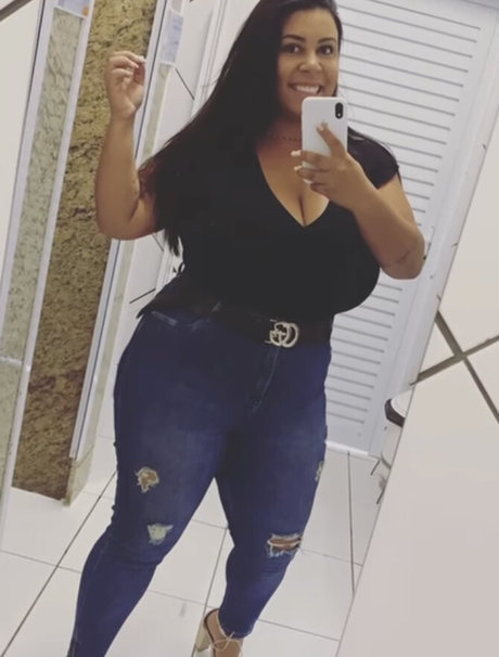 bi anchi00 naked actress img