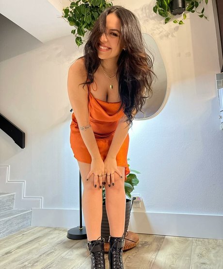 Larissa Cambusano star art pic