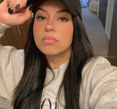 Larissa Cambusano beautiful star pictures