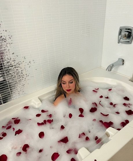 Larissa Cambusano pretty pornstar pics