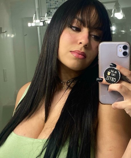 Larissa Cambusano hot star images