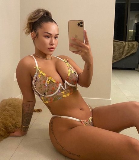 Theonlyrylie hot model galleries