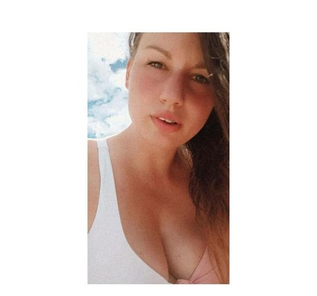 fuzyfruzsina xxx model image