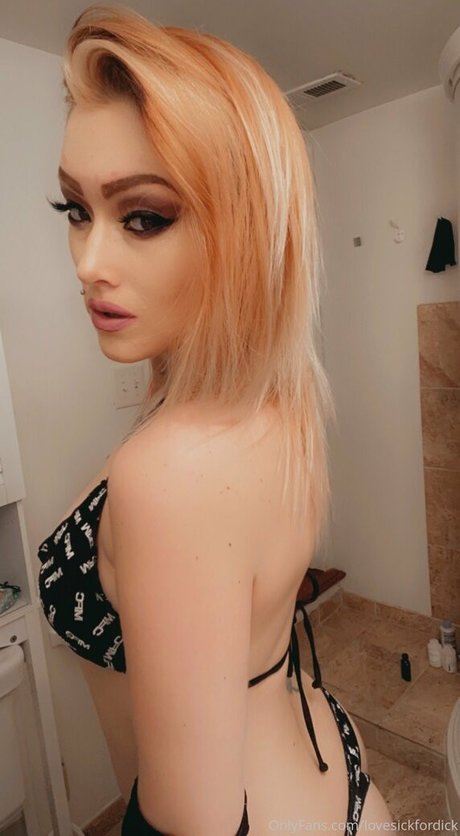 lovesickfordick nude pornstar picture