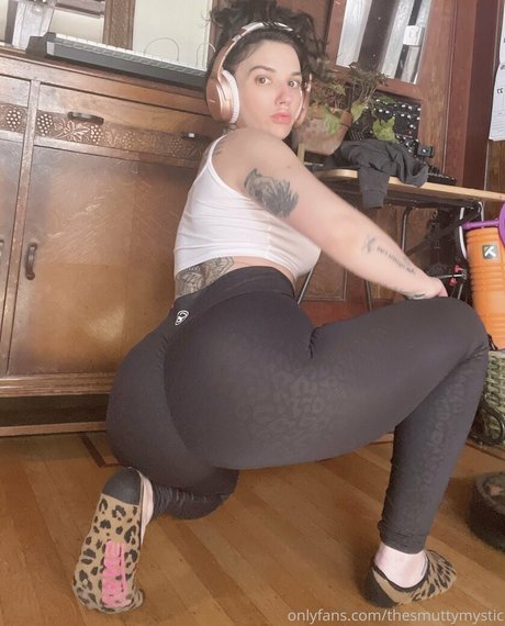 thesmuttymystic porn model image