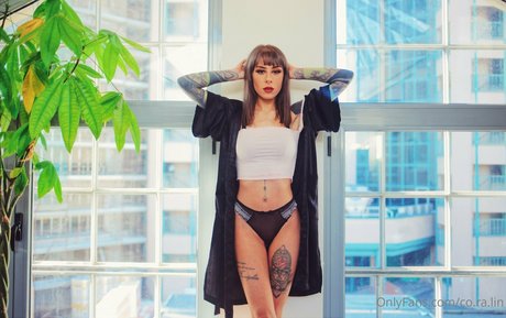 co ra lin model art pic