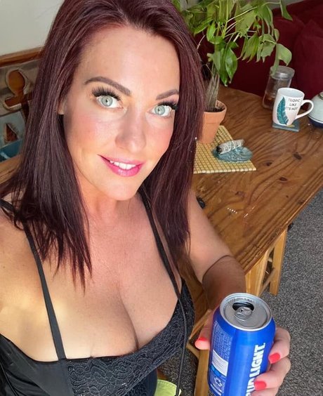 KellyK model nude photo