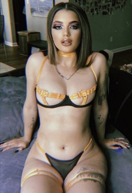 krystaleeliz nudes pornstar pic