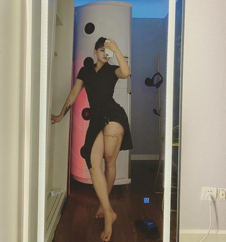 luankehui naked pornstar img