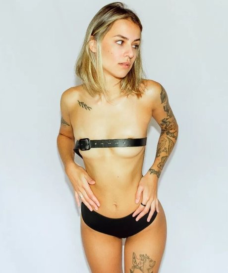 Munique Brum porn actress archive