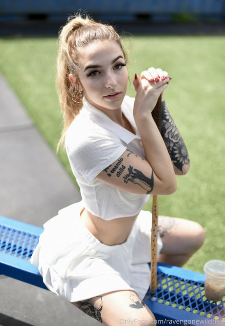 ravengonewildfree model erotic image
