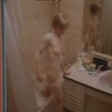 Emilia Fox star sexy pics