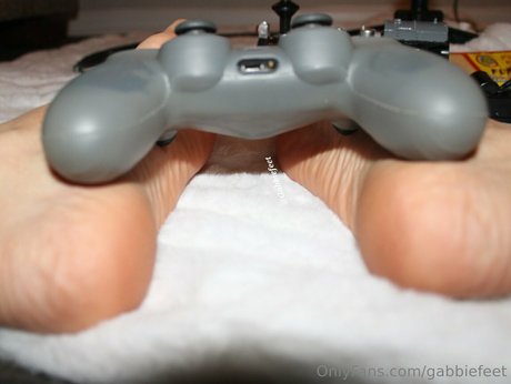 gabbiefeet naked model pictures