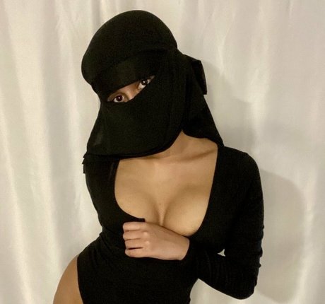 barelylegalhabibi model naked img