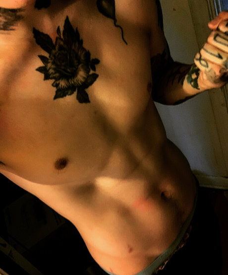 xxchrissdecemberxx naked star pic