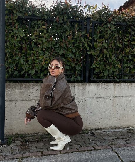 Uresa Zogu model high quality img
