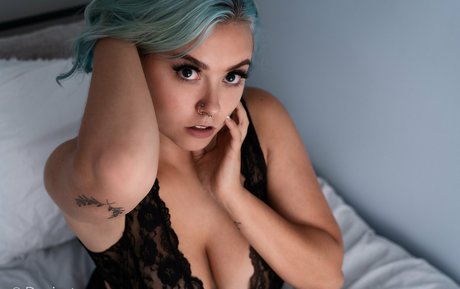 getyourbitsout model pretty picture