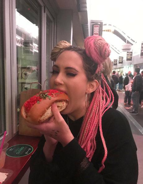 Undressjess star nude photo
