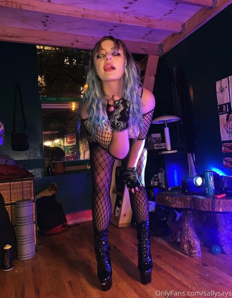 sallysays model naked picture