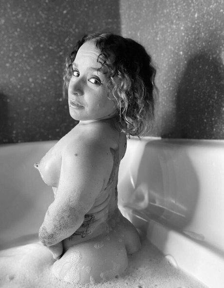 softwhore naked model photo