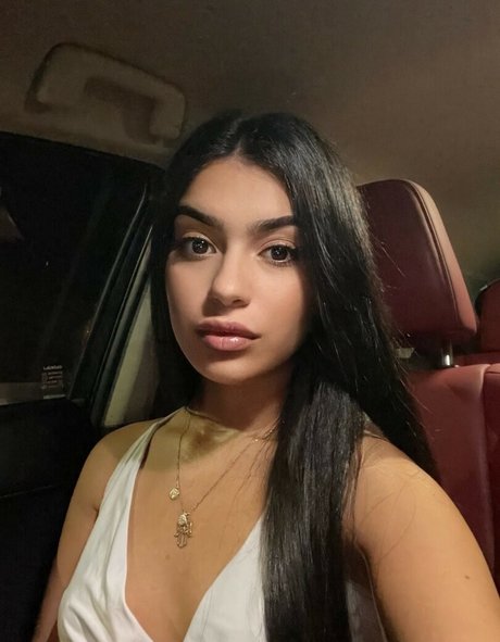 Latina Beauties pretty model picture