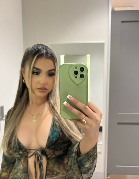 Gisselle Next Door model beautiful pics