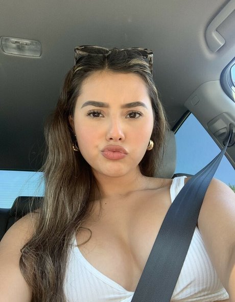 Gisselle Next Door sexy actress image