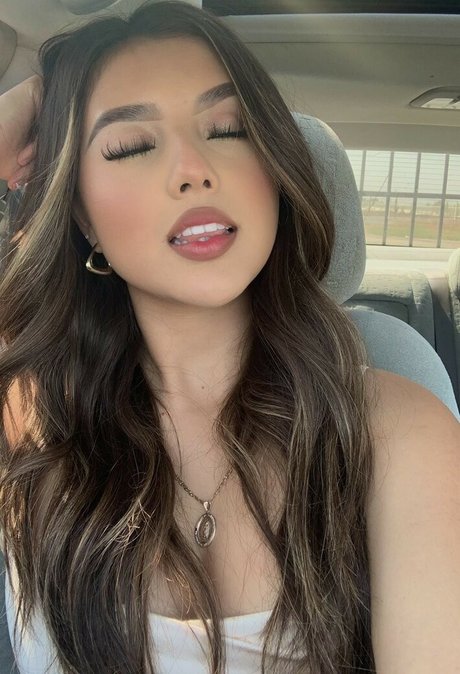 Gisselle Next Door model img