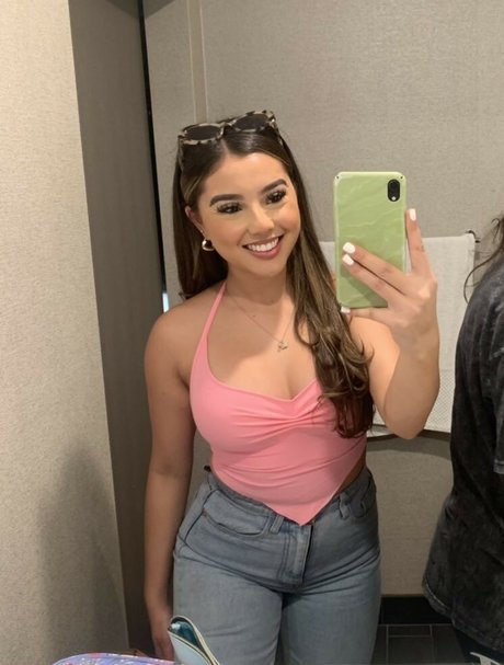 Gisselle Next Door pornstar top pic