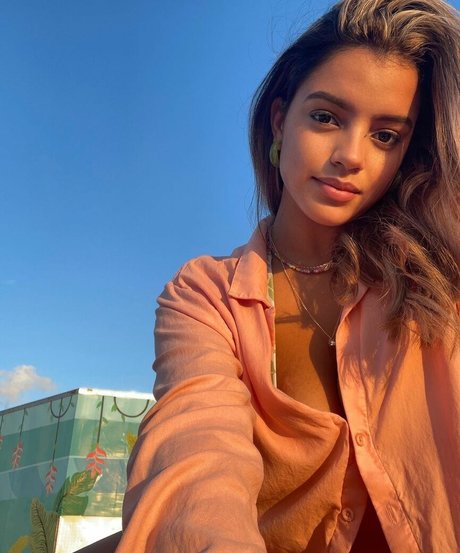 Leslie Sanchez pretty actress pictures