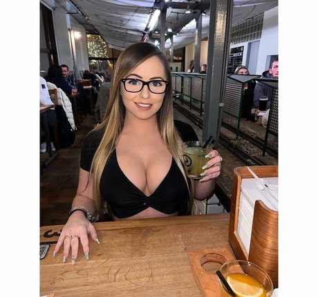 Sophie Defoe pornstar adult pictures