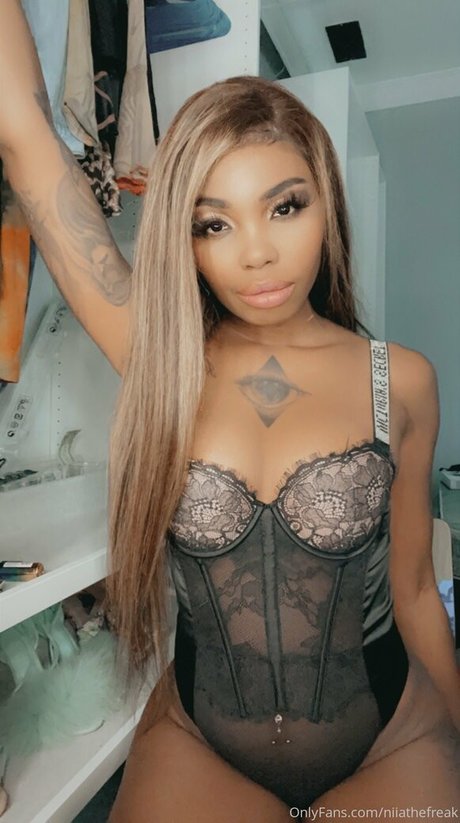 niiathefreak model high quality pic